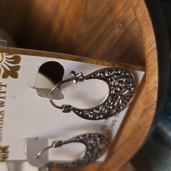 STERLING SILVER HOOP EARRING